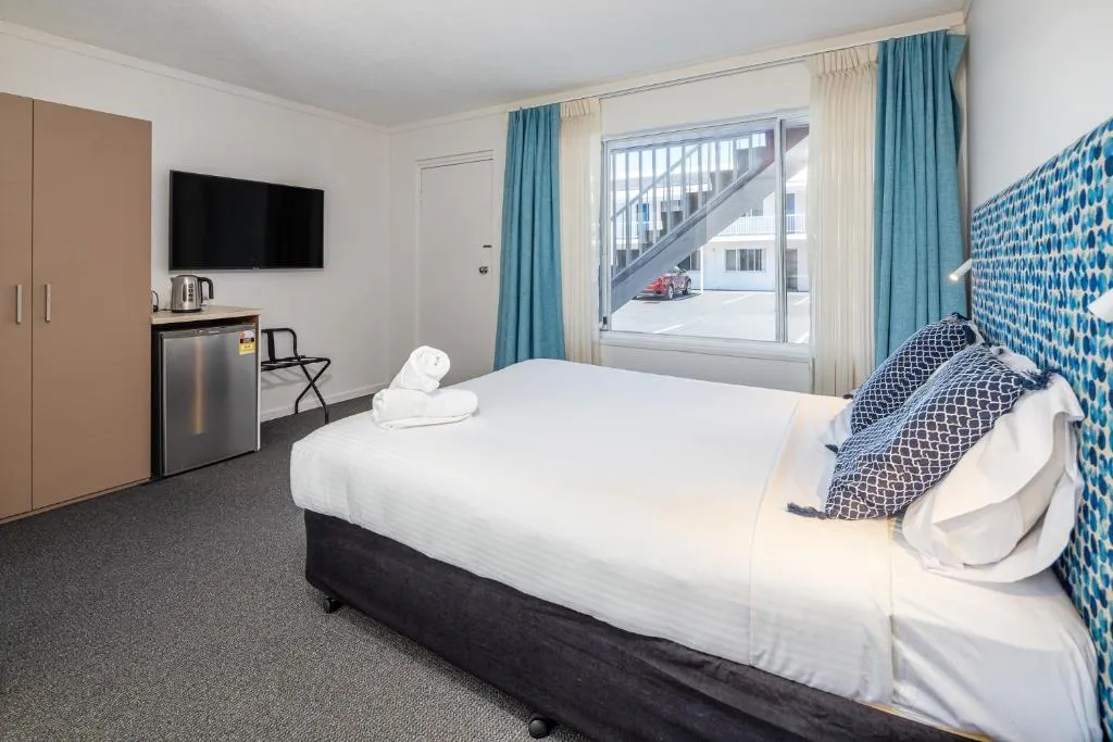 Twin Room — view 1
