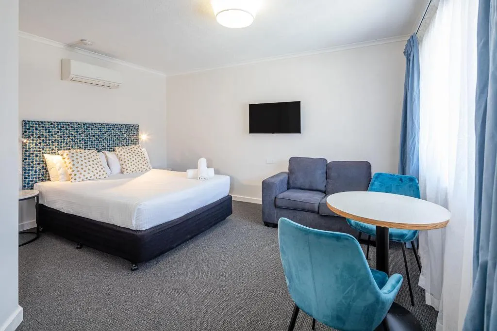 Studio Apartment — view 2